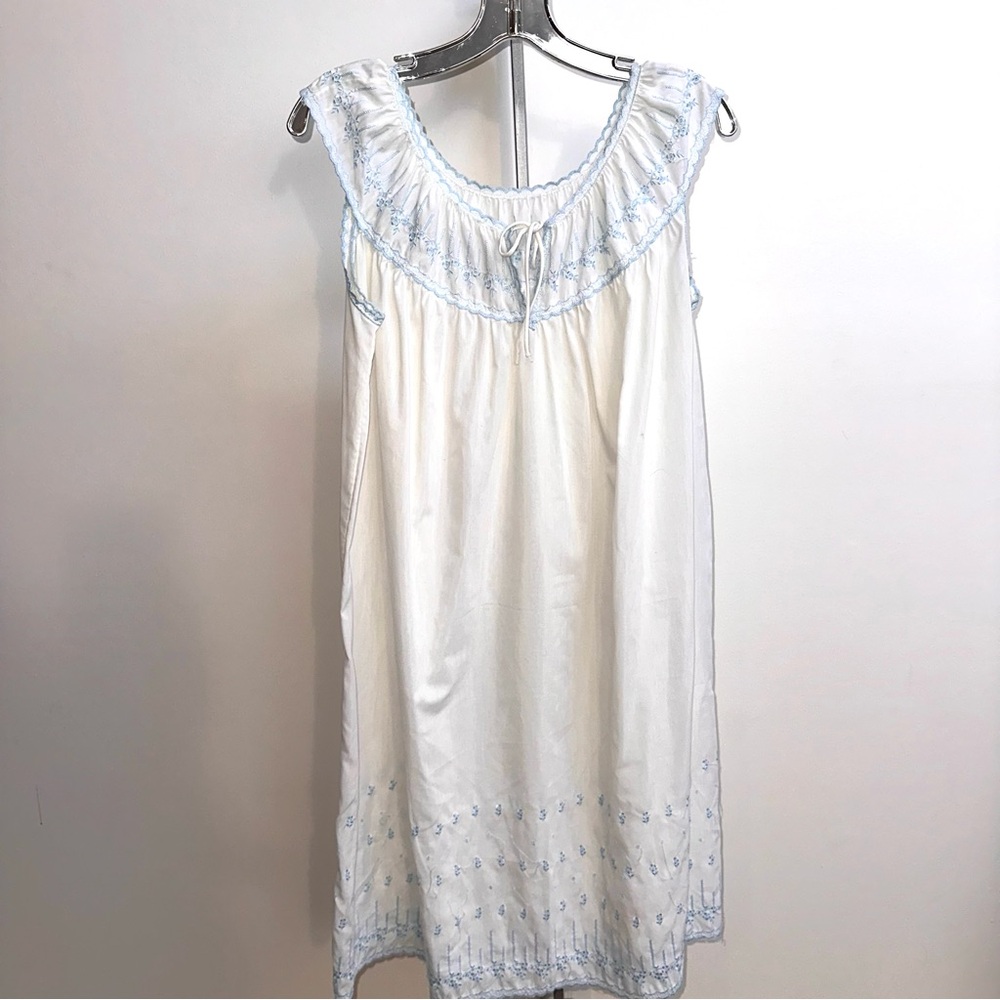 Vintage 1950s White cotton Nightgown with Light Blue Trim